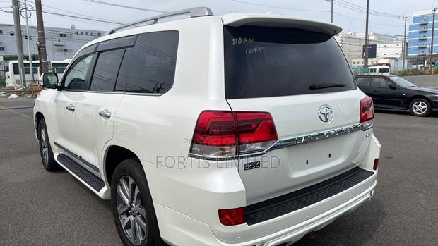Toyota Land Cruiser 4.6 V8 ZX 2020 White