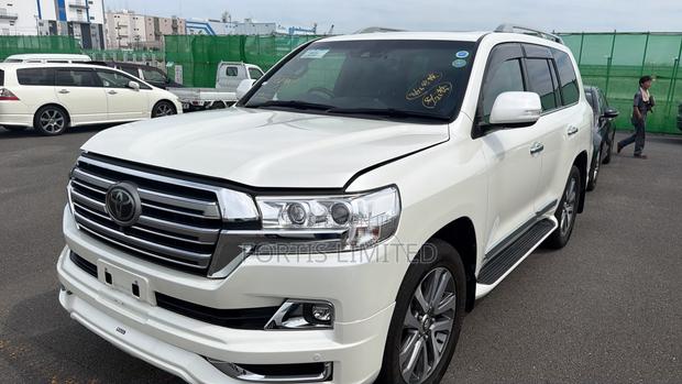 Toyota Land Cruiser 4.6 V8 ZX 2020 White