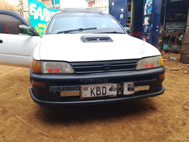 Toyota Corolla 2001 White
