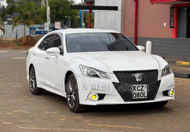 Toyota Crown 2013 Off white