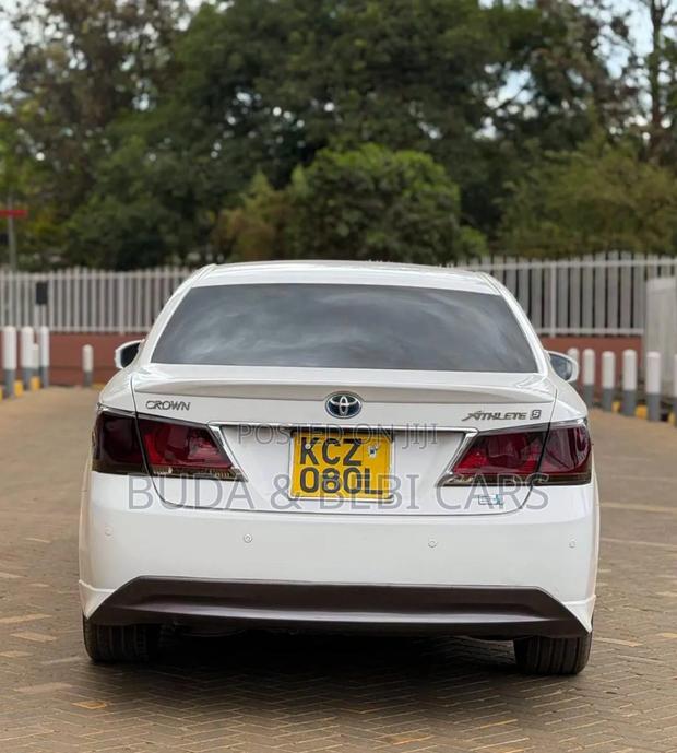 Toyota Crown 2013 Off white