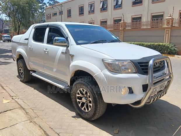 Toyota Hilux 2015 White