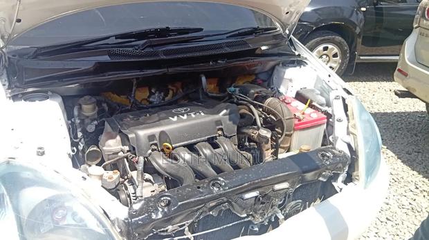 Toyota Vitz 2002 White