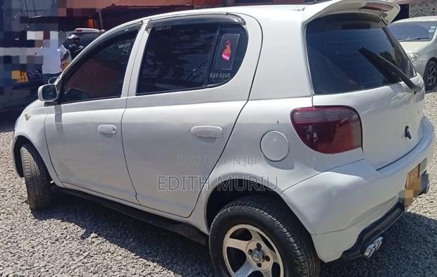Toyota Vitz 2002 White
