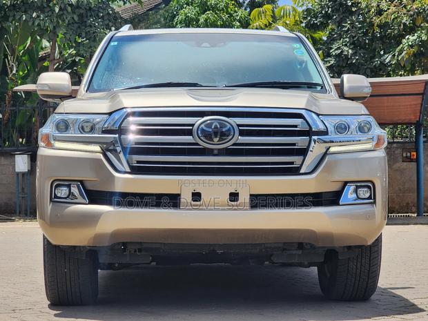 Toyota Land Cruiser 4.6 V8 ZX 2017 Gold