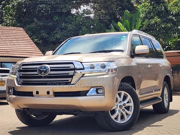 Toyota Land Cruiser 4.6 V8 ZX 2017 Gold