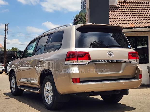 Toyota Land Cruiser 4.6 V8 ZX 2017 Gold