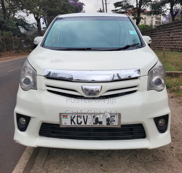 Toyota Noah 2012 White