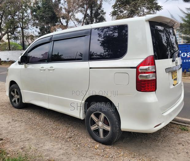 Toyota Noah 2012 White
