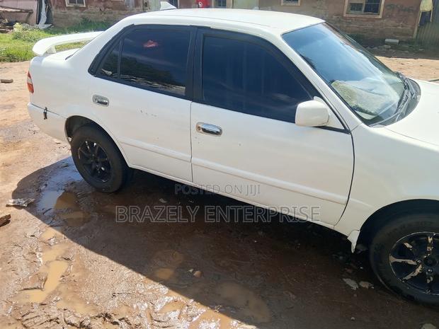 Toyota Corolla Automatic 1999 White