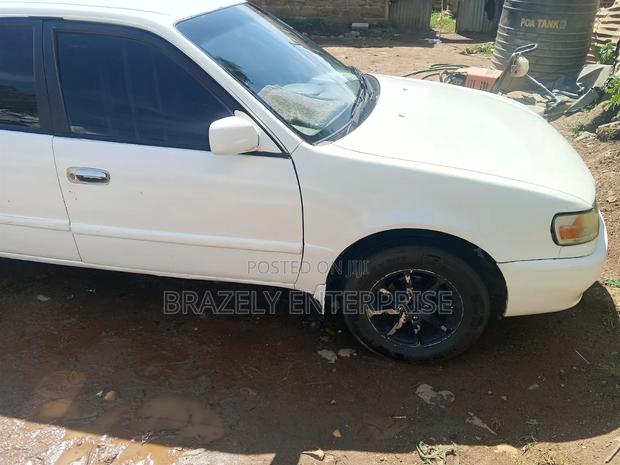 Toyota Corolla Automatic 1999 White