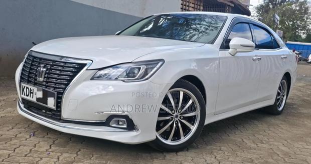 Toyota Crown 2016 White
