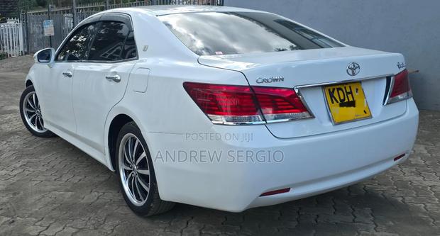 Toyota Crown 2016 White