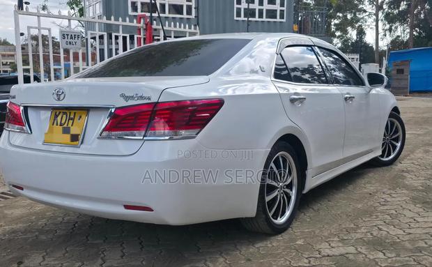 Toyota Crown 2016 White