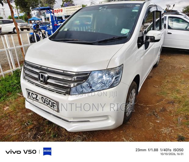 Honda Stepwgn 2013 White