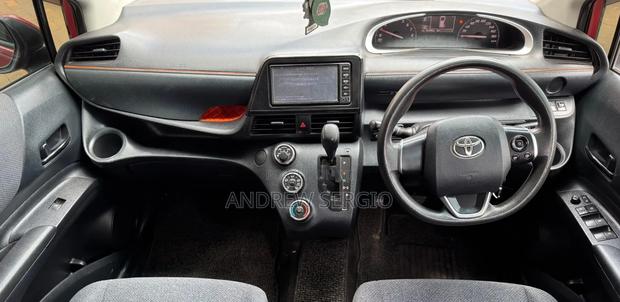 Toyota Sienta 2017 Burgundy