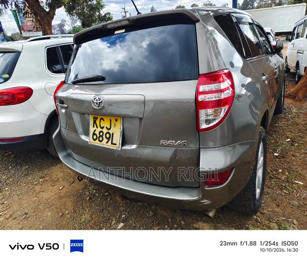 Toyota RAV4 2.5 2011 Gray