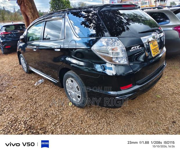 Honda Fit Shuttle 1.3 Hybrid 2WD 2013 Black