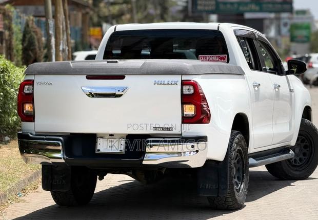 Toyota Hilux 2021 White