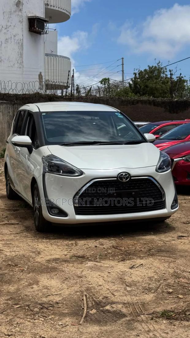 Toyota Sienta 1.5 AWD 2019 White