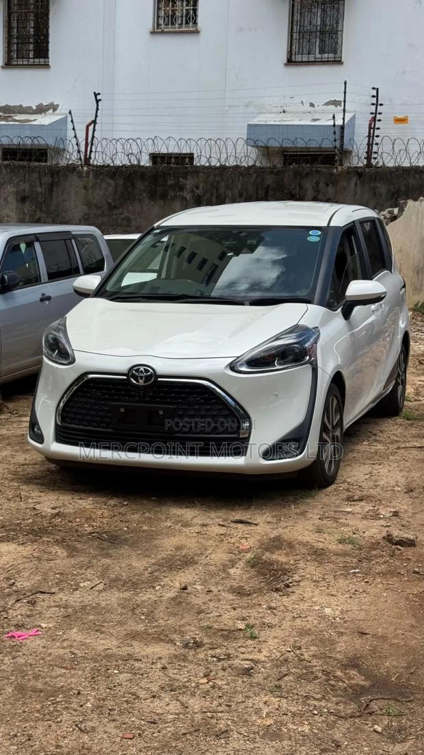 Toyota Sienta 1.5 AWD 2019 White