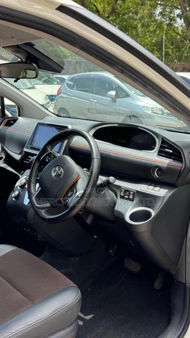Toyota Sienta 1.5 AWD 2019 White