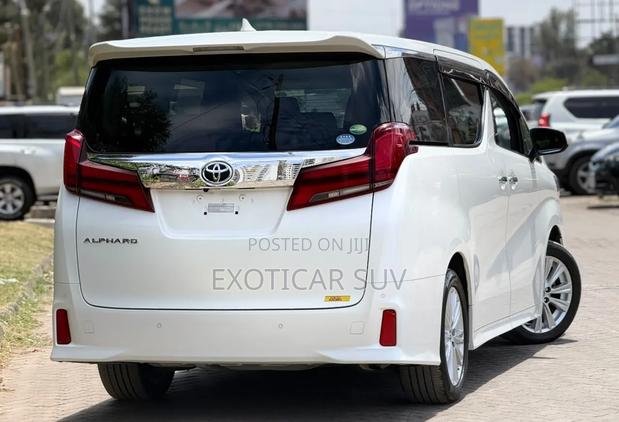 Toyota Alphard 2.5 Petrol AWD 2019 Off white