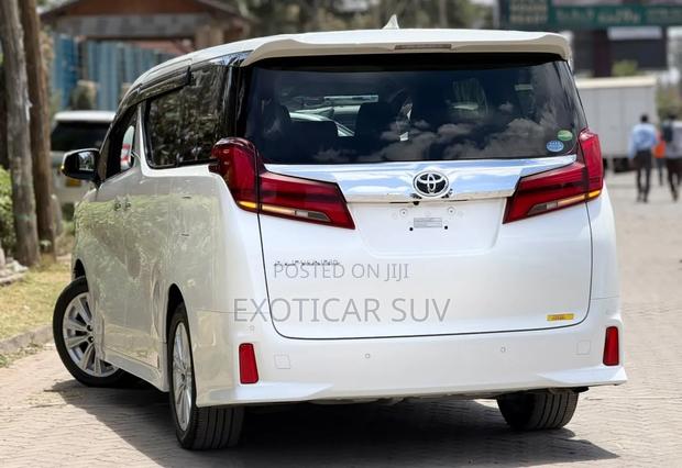 Toyota Alphard 2.5 Petrol AWD 2019 Off white