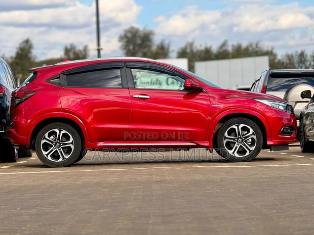 Honda Vezel 1.5 Hybrid 2WD 2019 Red