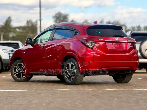 Honda Vezel 1.5 Hybrid 2WD 2019 Red