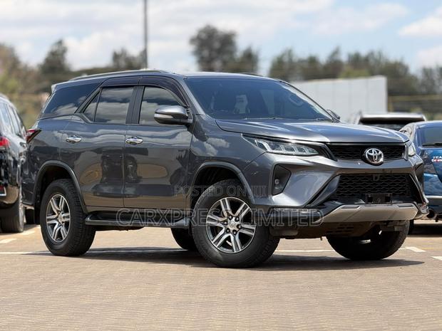 Toyota Fortuner 2.8 D AWD 2016 Gray