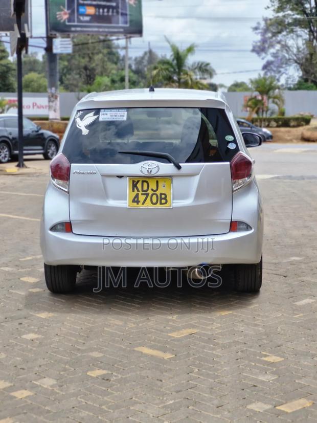 Toyota Ractis 1.5 FWD 2015 Silver