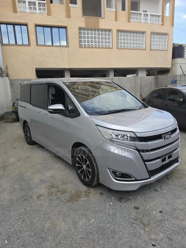 Toyota Noah 2019 Silver