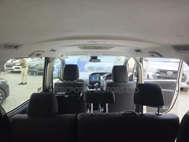 Toyota Noah 2019 Silver