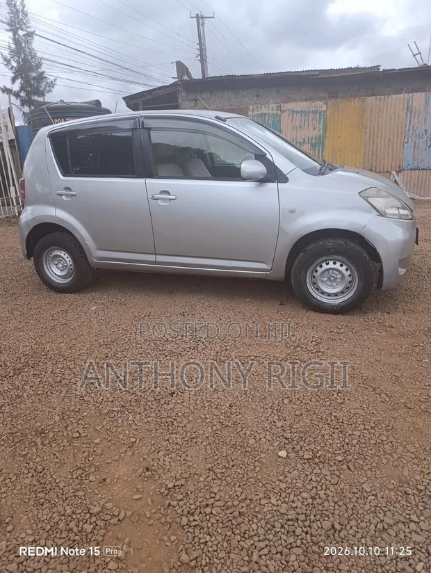 Toyota Passo 1.0 FWD 2010 Silver