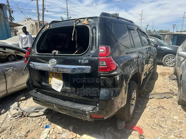 Toyota Land Cruiser 2015 Black