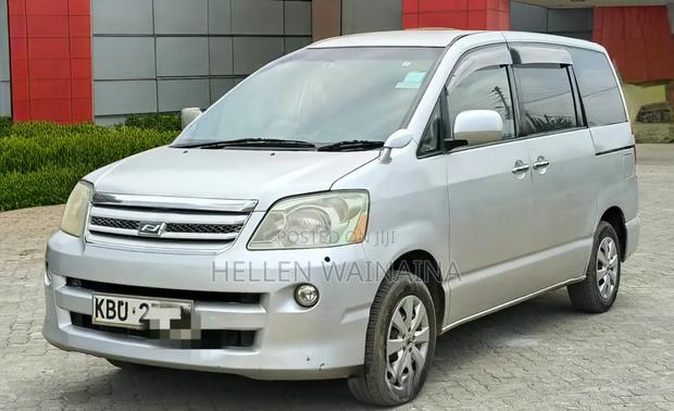 Toyota Noah 2007 Silver