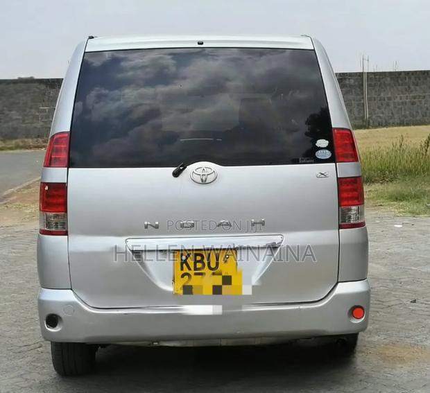 Toyota Noah 2007 Silver