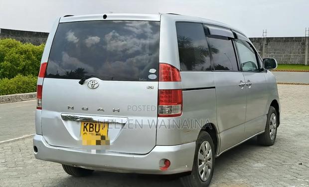 Toyota Noah 2007 Silver