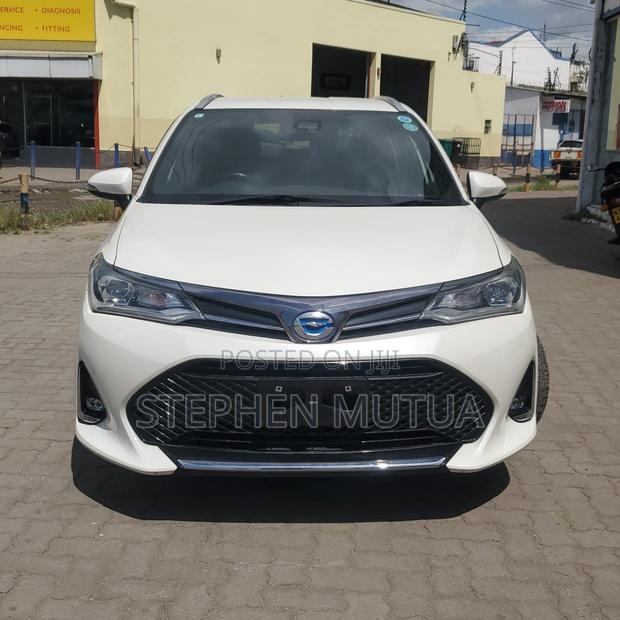 Toyota Corolla Fielder 1.5 Hybrid FWD 2019 White