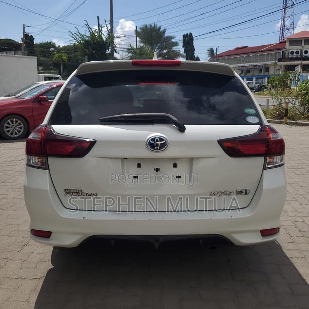 Toyota Corolla Fielder 1.5 Hybrid FWD 2019 White