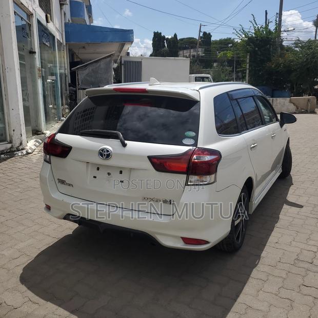 Toyota Corolla Fielder 1.5 Hybrid FWD 2019 White