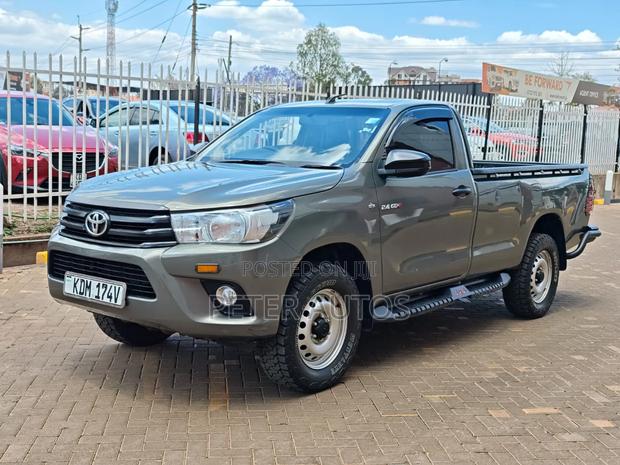 Toyota Hilux 2023 Gray