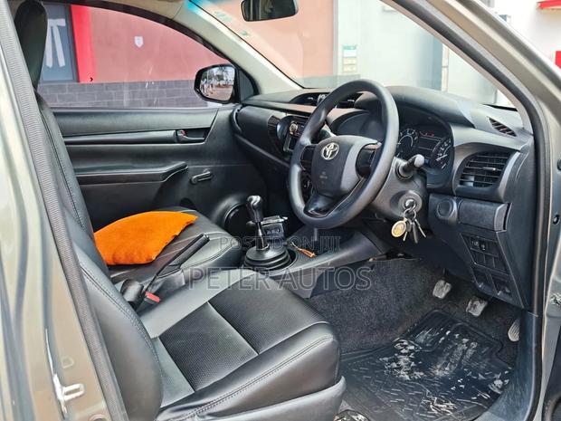 Toyota Hilux 2023 Gray