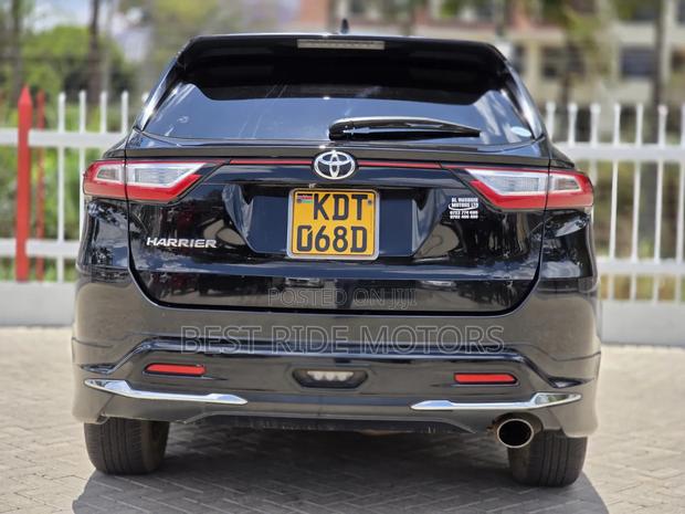 Toyota Harrier 2.0 2017