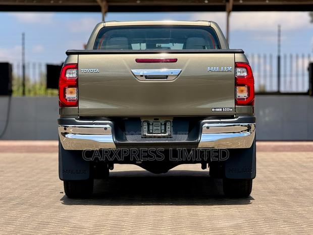 Toyota Hilux 2022 Green