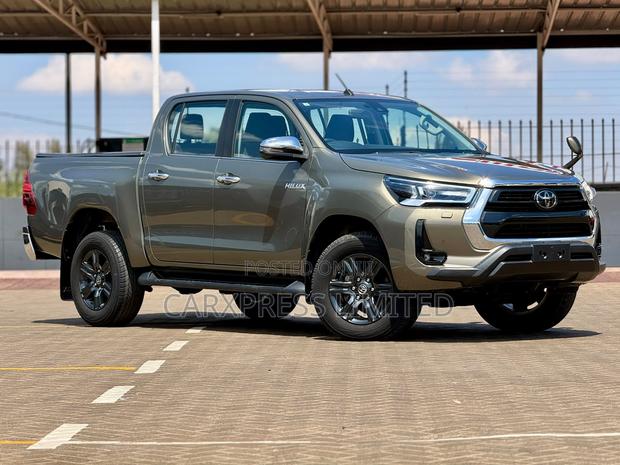 Toyota Hilux 2022 Green