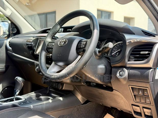 Toyota Hilux 2022 Green