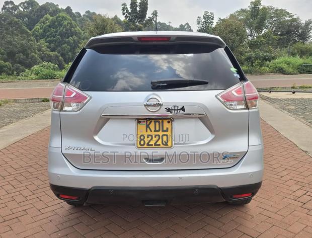 Nissan X-Trail 2.0 Hybrid FWD 2016 Silver