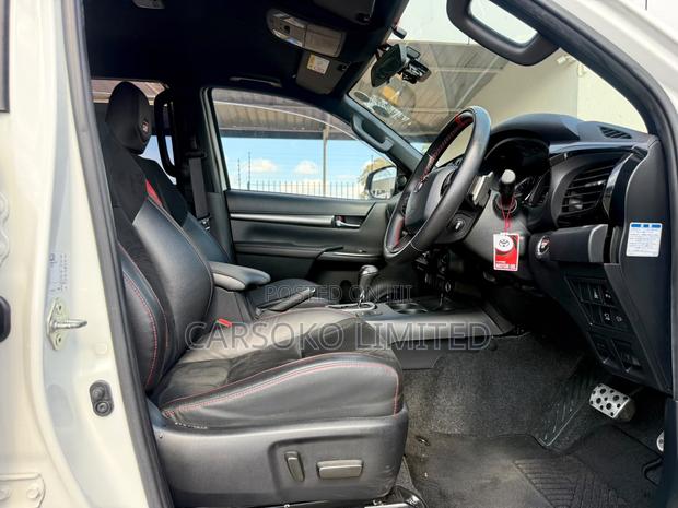 Toyota Hilux 2022 White